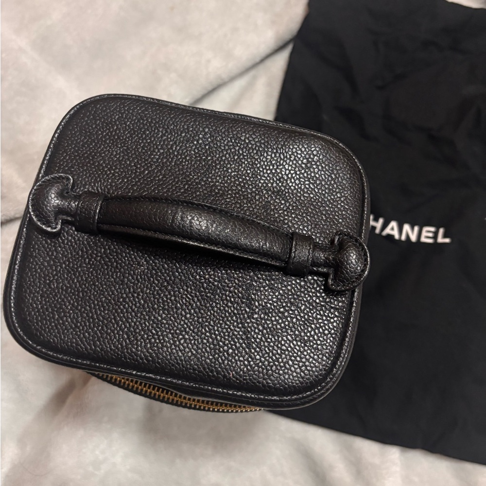 CHANEL Black Leather Cosmetic Case - Picture 4 of 10